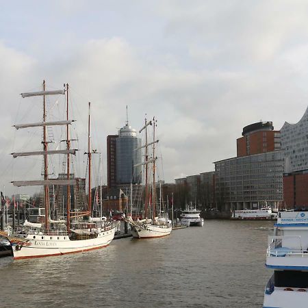 Segelschiff J.R. Tolkien Hotel Hamburg Exterior photo