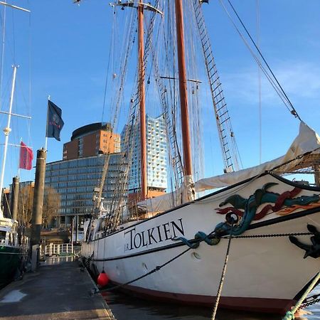 Segelschiff J.R. Tolkien Hotel Hamburg Exterior photo