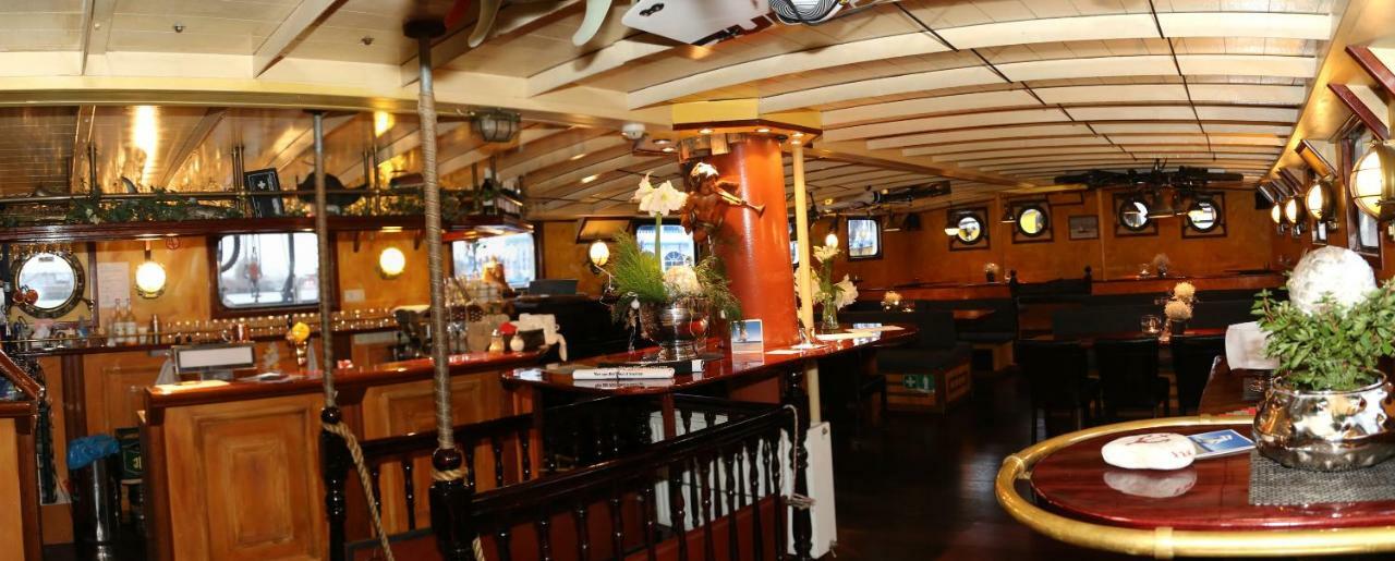 Segelschiff J.R. Tolkien Hotel Hamburg Exterior photo