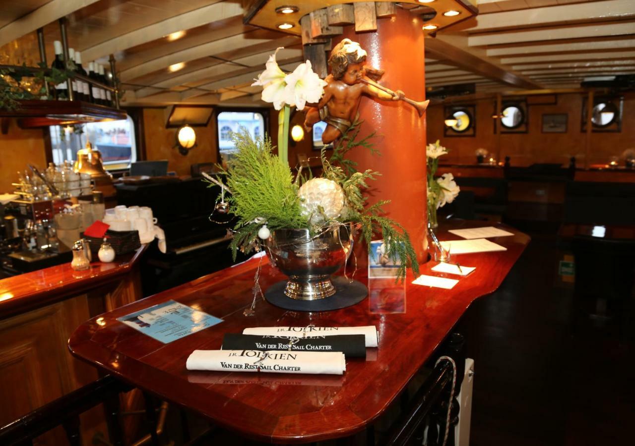 Segelschiff J.R. Tolkien Hotel Hamburg Exterior photo