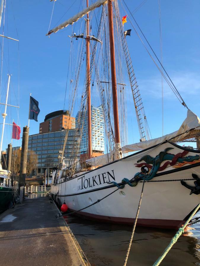 Segelschiff J.R. Tolkien Hotel Hamburg Exterior photo