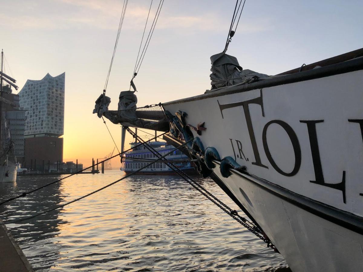 Segelschiff J.R. Tolkien Hotel Hamburg Exterior photo